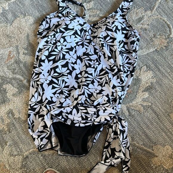 Land's End Plus 1 piece low leg swimsuit slendersuit fauxkini havana floral 14 - Picture 15 of 15